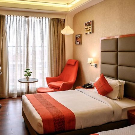 Dng The Grand Hotel กานปูร์ ภายนอก รูปภาพ