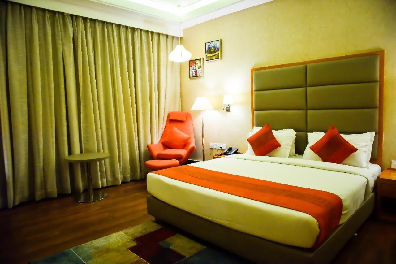 Dng The Grand Hotel กานปูร์ ภายนอก รูปภาพ