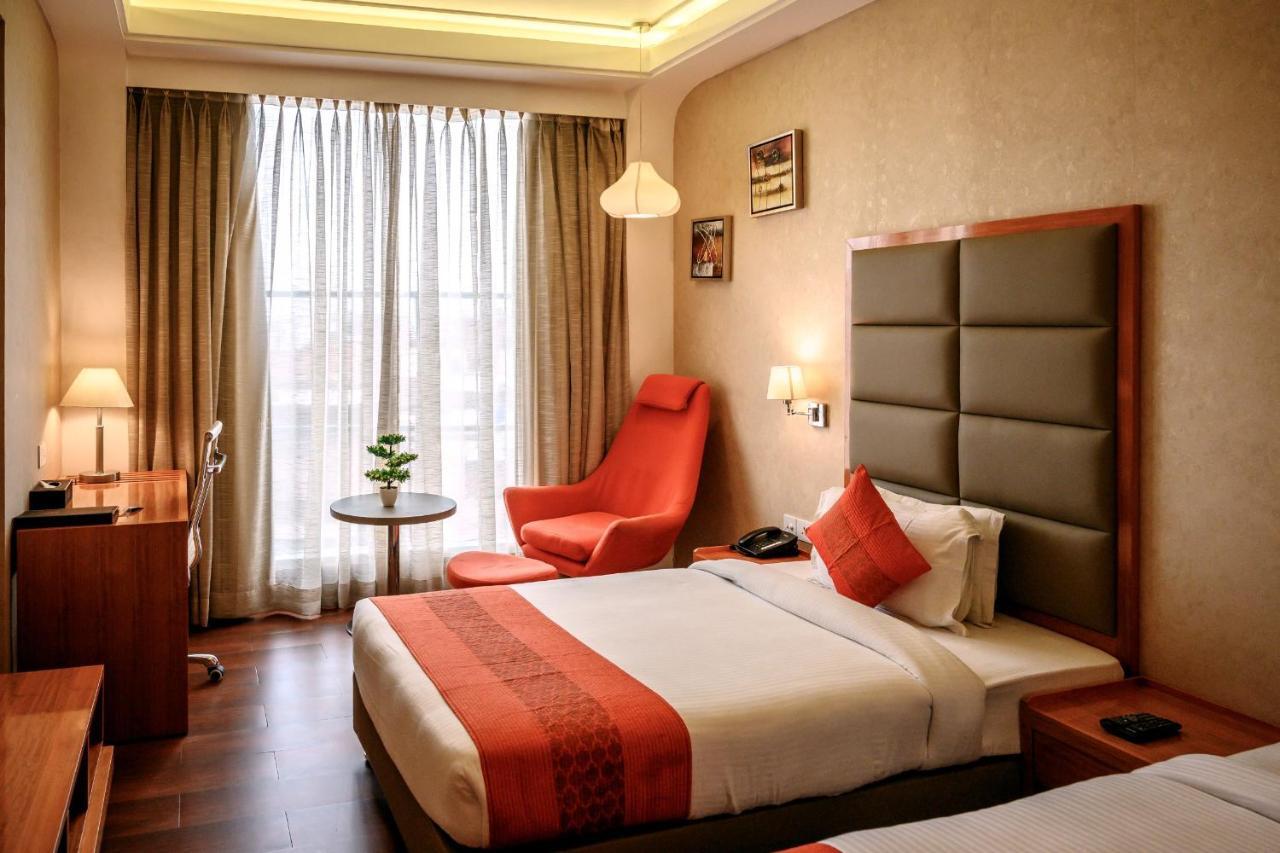 Dng The Grand Hotel กานปูร์ ภายนอก รูปภาพ