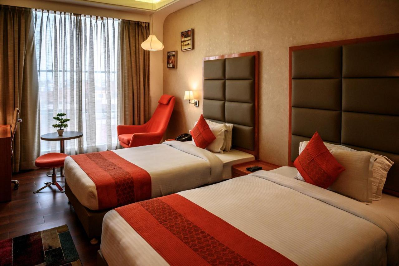 Dng The Grand Hotel กานปูร์ ภายนอก รูปภาพ