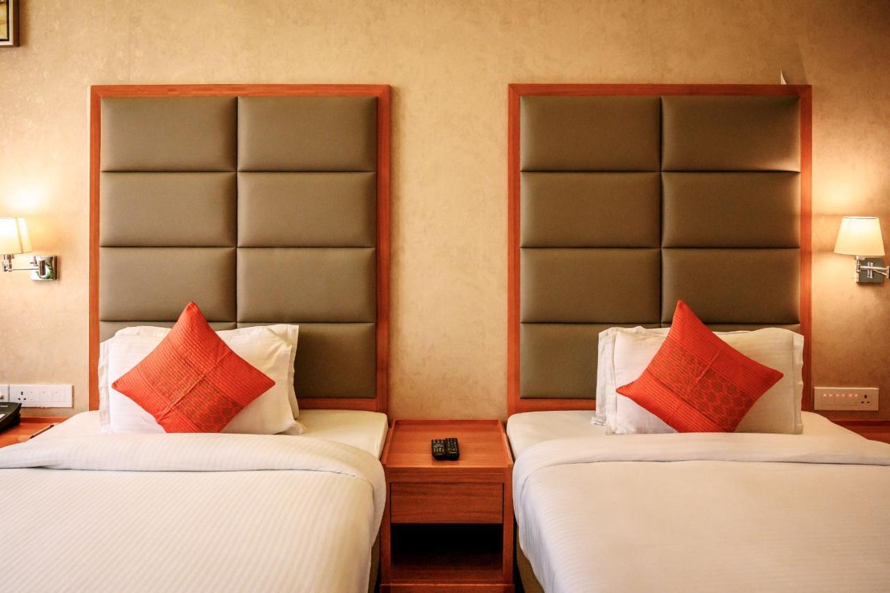 Dng The Grand Hotel กานปูร์ ภายนอก รูปภาพ